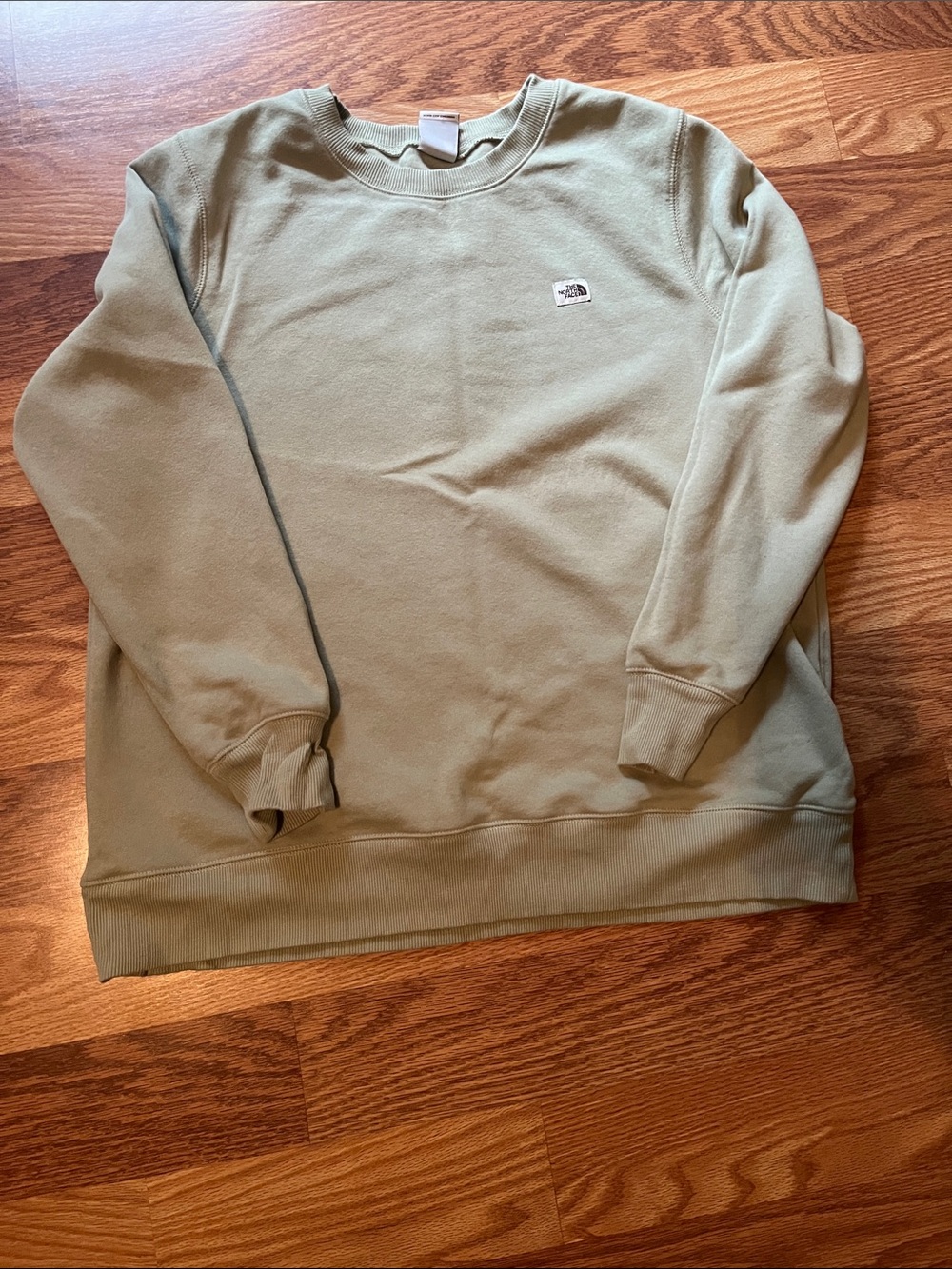 The North Face women’s Crewneck Sweatshirt in Sage Green